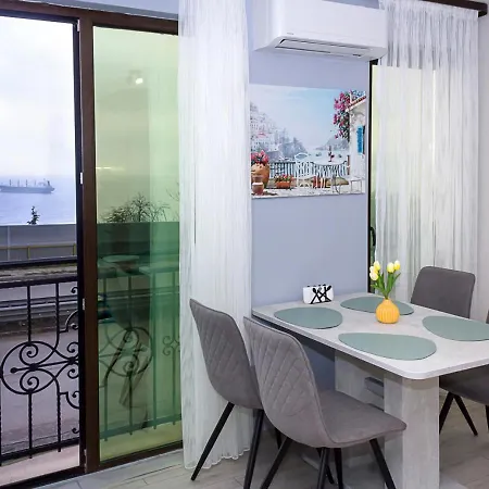 Апартаменты New Colorful 1bd Getaway With An Amazing Sea View By Flat Mаnager